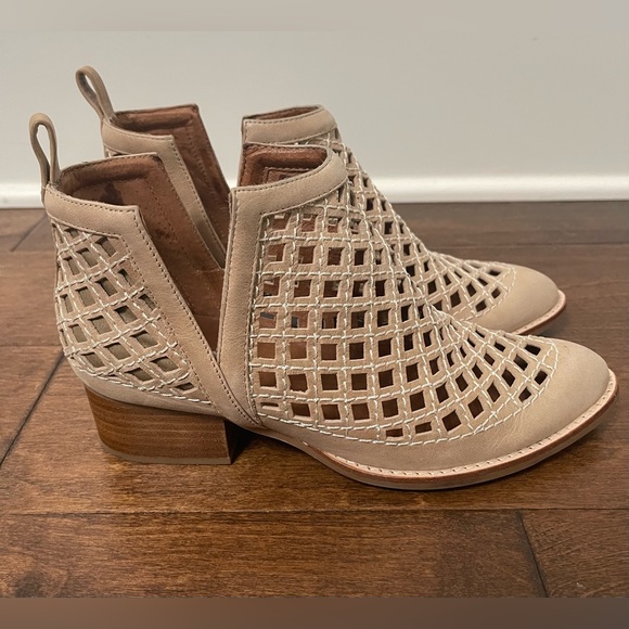 Jeffrey Campbell Tan/Cream Taggart Open-Weave Leather Ankle Boots Size 7 - Picture 4 of 9